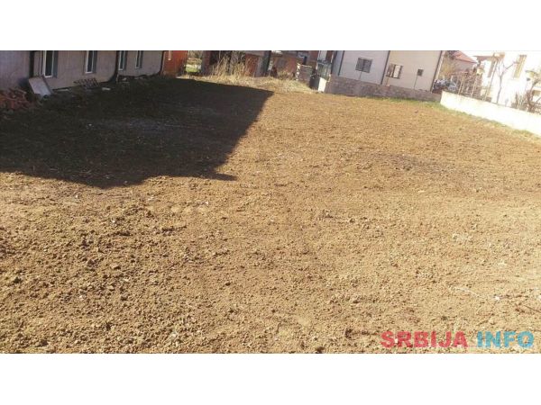 Miljakovac, ulica Miljakovacka 14,5.5ari, uz put