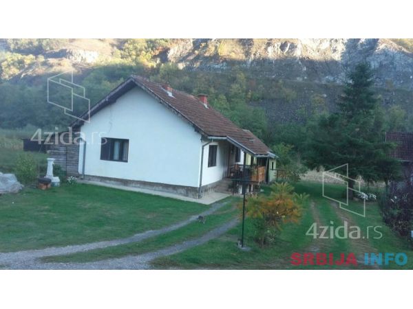 Kuca Gornji Milanovac-Semedraz