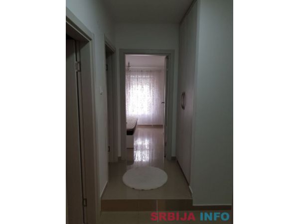 Stan predivan trosoban-Sremska Mitrovica