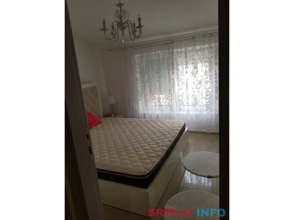 Stan predivan trosoban-Sremska Mitrovica