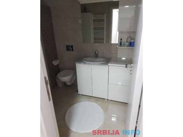 Stan predivan trosoban-Sremska Mitrovica