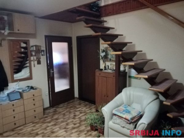 Prodajem kucu na Palicu