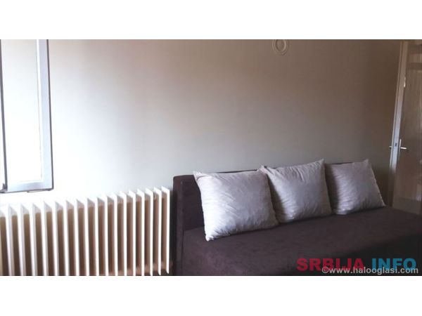 Crveni krst, dvoiposoban lepo name&scaron;ten 650&euro;