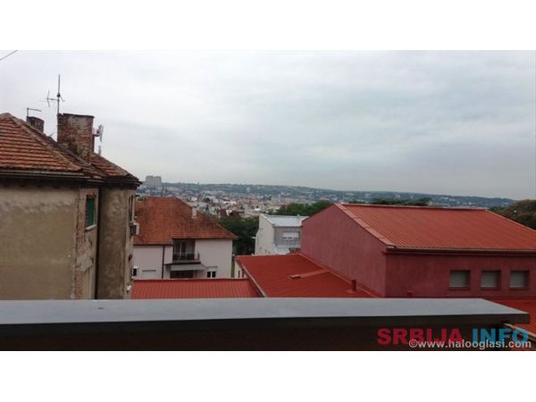 Crveni krst, dvoiposoban lepo name&scaron;ten 650&euro;