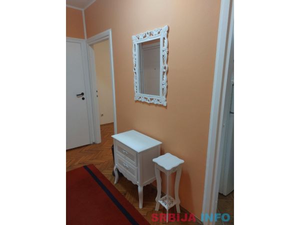 Izdajem stan kod hotela Srbija
