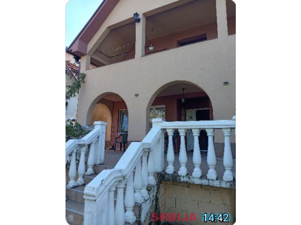Kuća 240 m2 Mali Požarevac 