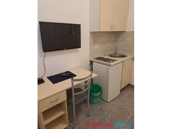 Zemun, izdajem sobu za studenta ili zaposlenu osobu
