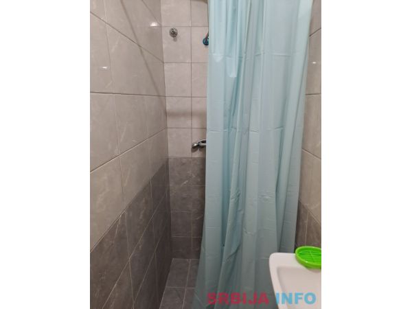 Zemun, izdajem sobu za studenta ili zaposlenu osobu