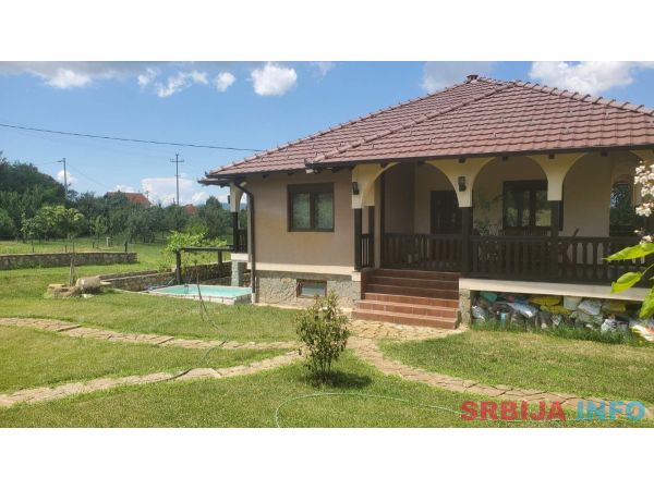 Prodajem kucu sa plantazom Žbevac-Bujanovac
