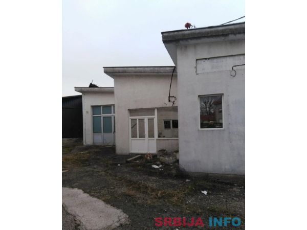 Prodajem ili izdajem halu