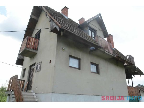 Useljiva kuca sa 6.5 ari placa na 3 etaze u Mionici 