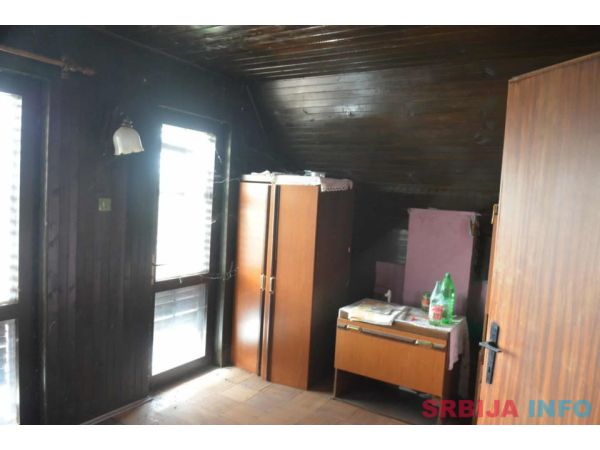 Useljiva kuca sa 6.5 ari placa na 3 etaze u Mionici 