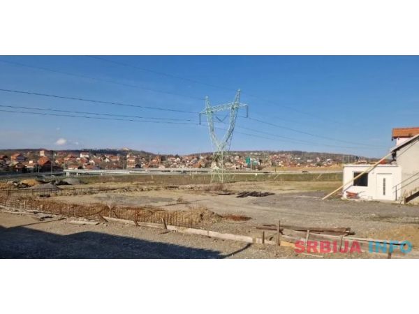 Izdaje se hala sa placem-Vozdovac, selo Rakovica (Kruzni put)