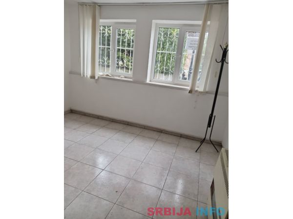 Prodajem stan u Vršcu idealan kao poslovni prostor
