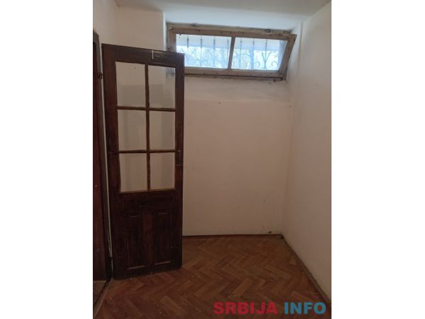 Prodajem stan u Vr&scaron;cu idealan kao poslovni prostor