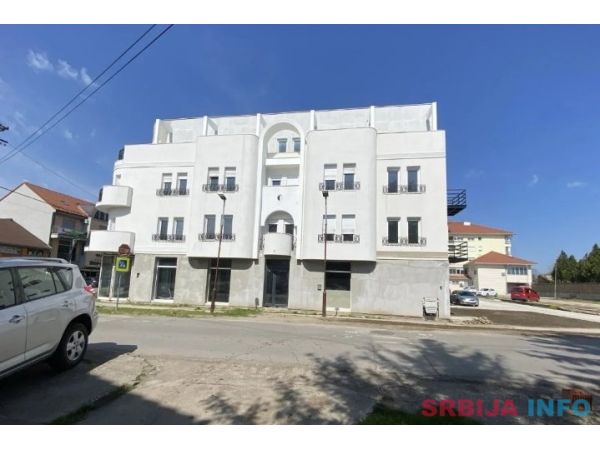 Prodajem trosoban stan u Kikindi