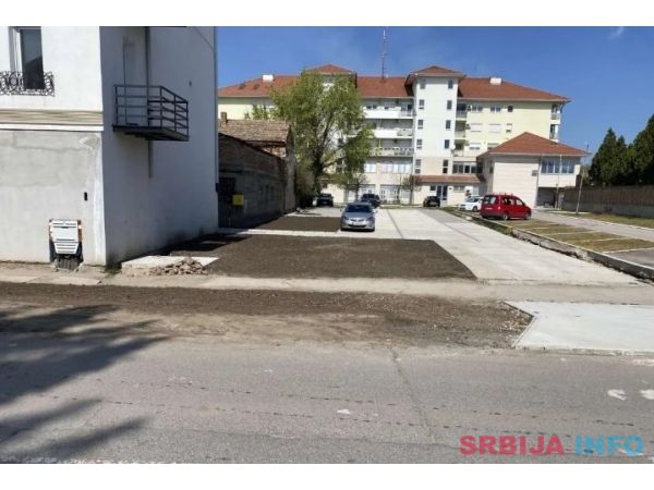 Prodajem trosoban stan u Kikindi
