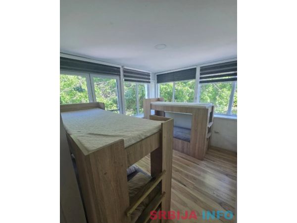 Hotel u samom centru Odzaka-9 jedinica+oprema gratis
