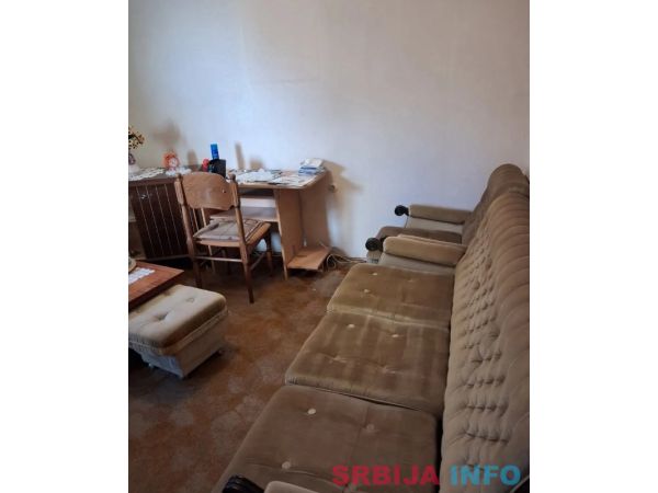 Deo kuce u nizu na izuzetnoj lokaciji