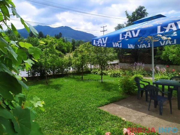Kuca u Surdulici, 180m2,6ari placa