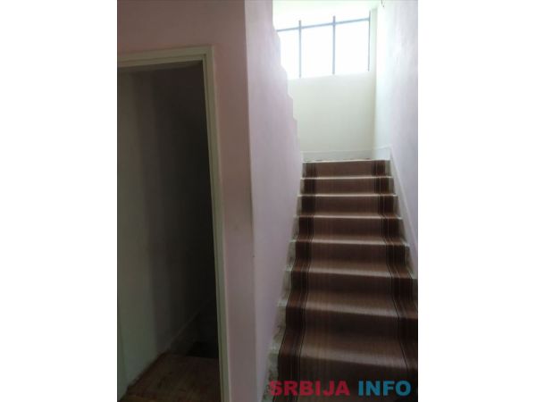 Kuca u Surdulici, 180m2,6ari placa