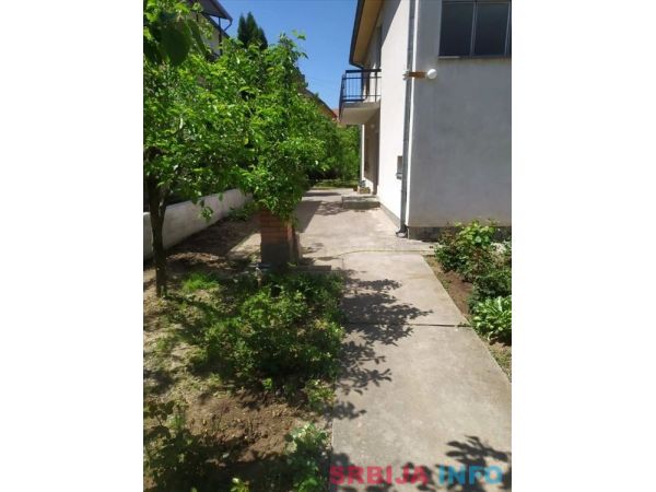 Kuca u Surdulici, 180m2,6ari placa