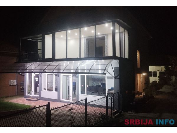 Sremcica, centar ul. Beogradska lokal 55m2(+11m2)
