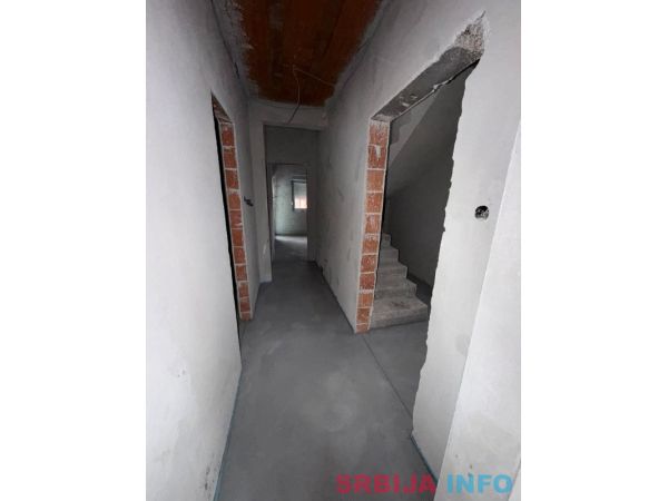 Prodaje se kuća u Bečmenu-Surčin