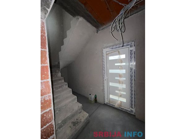 Prodaje se kuća u Bečmenu-Surčin