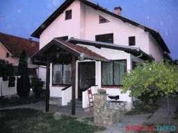 Backi Jarak Centar-kuca 400m2