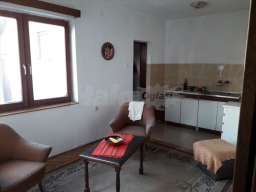 Kuca u Tesnjaru sa dva lokala-Valjevo