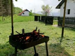 Vikendica i zemljiste Cerova-Arilje