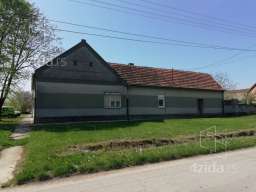 Prodajem kucu u Titelu 2500m2