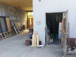 Prodajem kucu u Titelu 2500m2