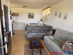 Vikendica sa poslovnim prostorom na Vlasinskom jezeru