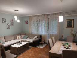 Odlican trosoban stan u Beceju