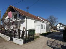 Prodajem kuću-smeštaj za radnike-Vojka