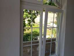 Na prodaju krugli prozor I kvalitetni drveni 