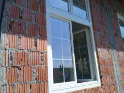 Na prodaju krugli prozor I kvalitetni drveni 