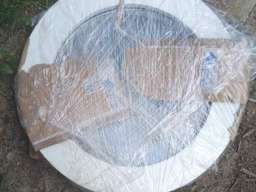 Na prodaju krugli prozor I kvalitetni drveni 