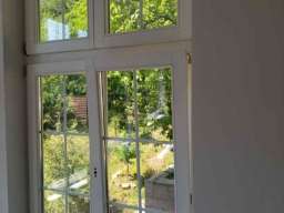 Na prodaju krugli prozor I kvalitetni drveni 