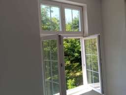 Na prodaju krugli prozor I kvalitetni drveni 