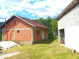 Kuća 80 m2 i plac 55 ari Lohovo Bihać