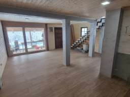 Zlatibor, drvena kuca sa bazenom na prodaju 96 m2 na placu od 5,5 ari
