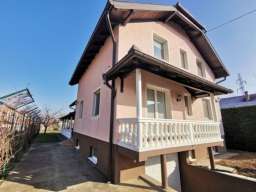 Prodajem kucu Novi Sad 297m2