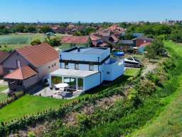 Kuća na prodaju 327m2 Sremska Mitrovica 327000&euro;