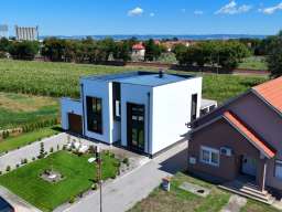 Kuća na prodaju 327m2 Sremska Mitrovica 327000&euro;