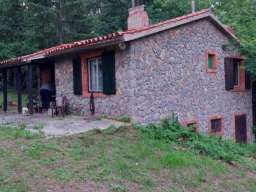 Prodajem kamenu kucu