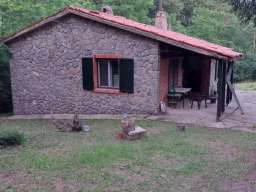 Prodajem kamenu kucu