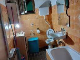 Prodajem kamenu kucu